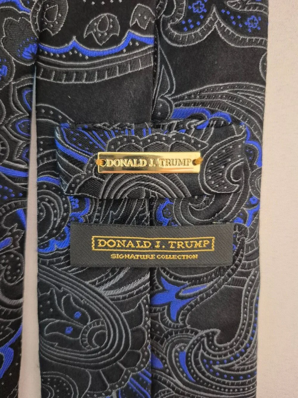 Donald J Trump Signature Collection Silk Tie Men Black Blue Paisley Gold Bar